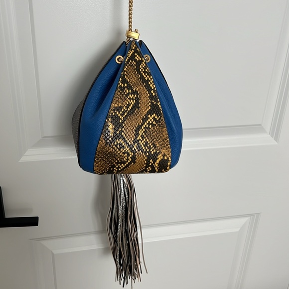 NEW!! - The Volon Cindy Tassel bag - NWT - Picture 3 of 10